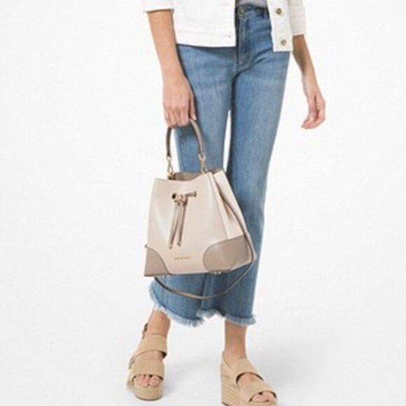 Michael Kors Mercer Gallery Medium Two-Tone Pebbled Leather Shoulder Bag - Picture 2 of 16